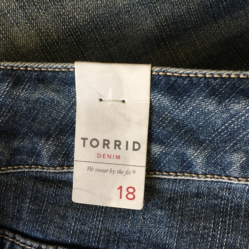 Torrid Dark Wash Double Seam Short Short - Picture 6 of 7